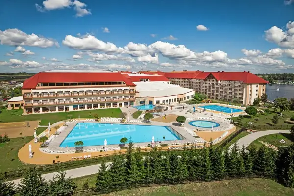 Ile gwiazdek ma hotel Gołębiewski? Odkryj różnice między lokalizacjami